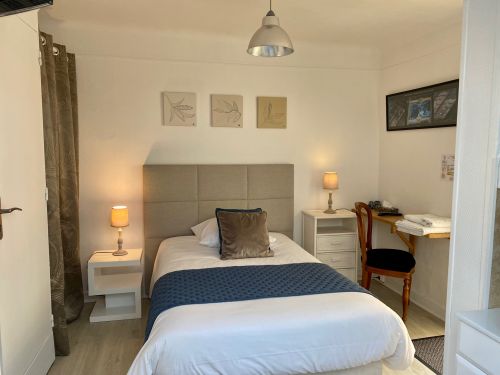 CLASSIC Room Shower: Single bed - Ground floor patio