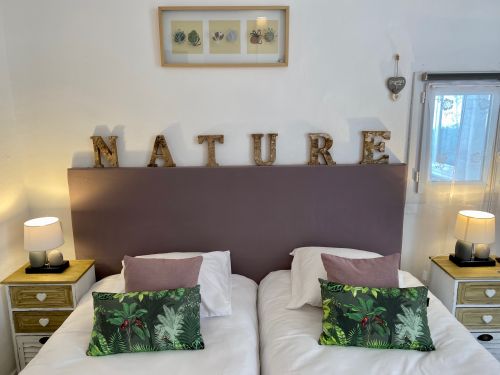 CLASSIC Room Shower: Twin Beds - Ground floor patio